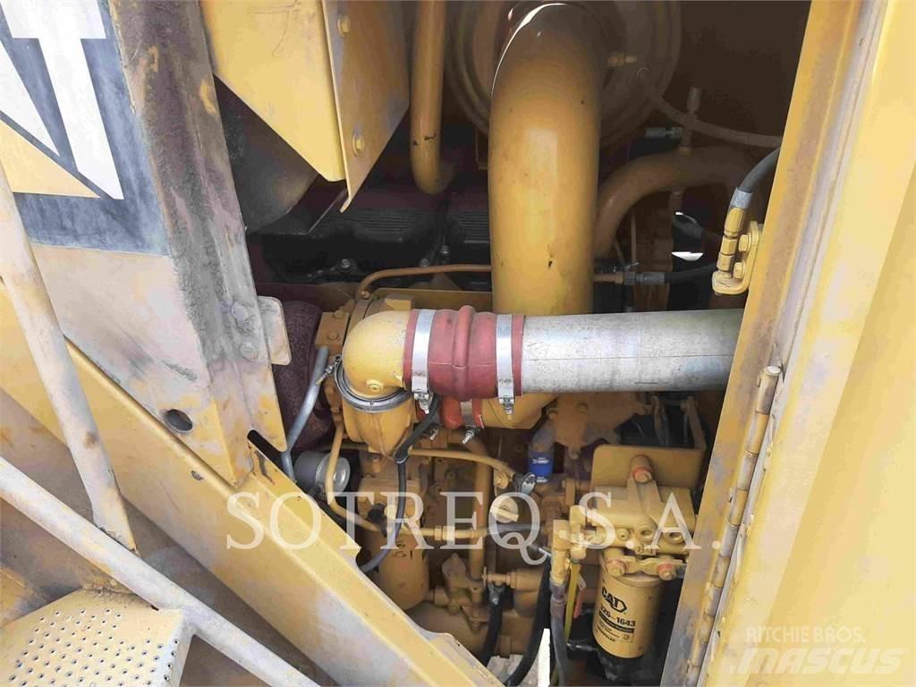 CAT 988H Pale gommate