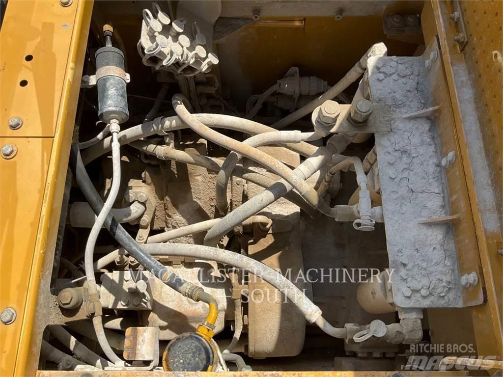 CAT 988H Pale gommate