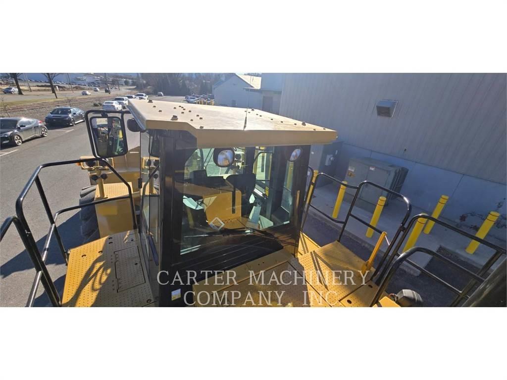 CAT 988H RBLD Pale gommate