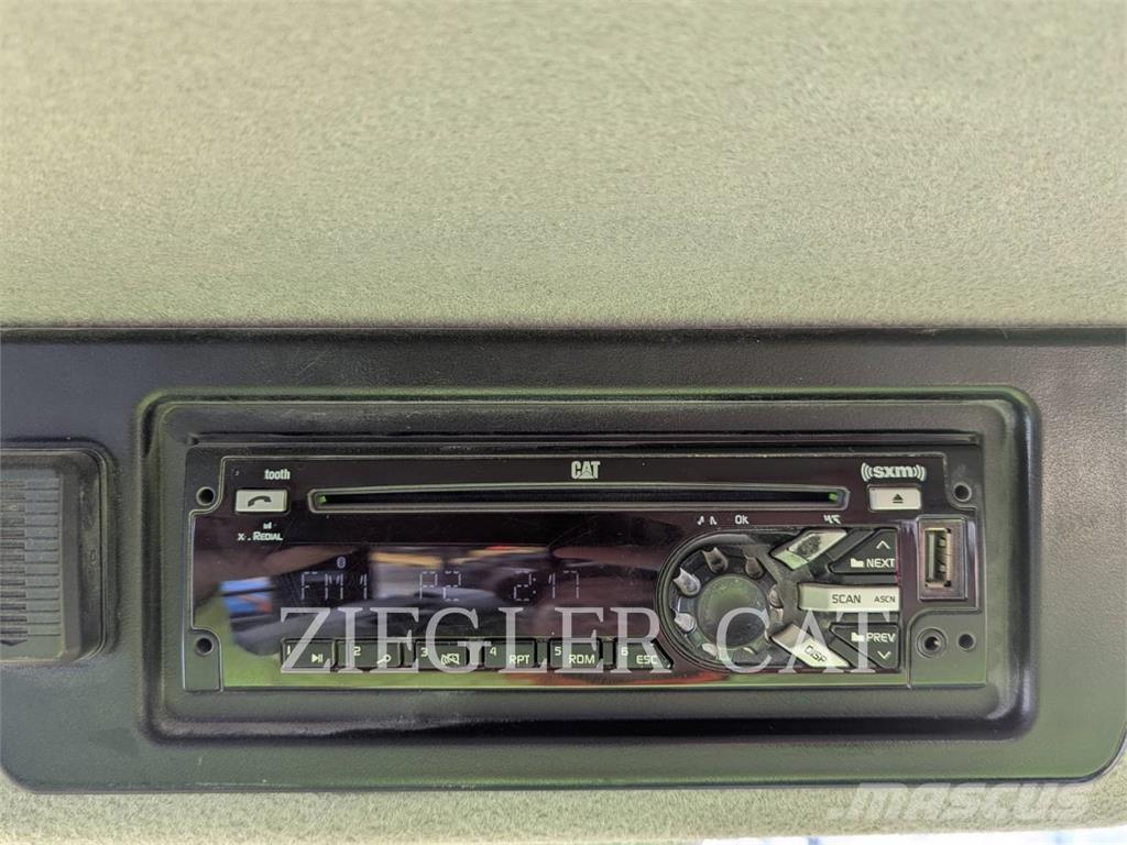 CAT 988K Pale gommate