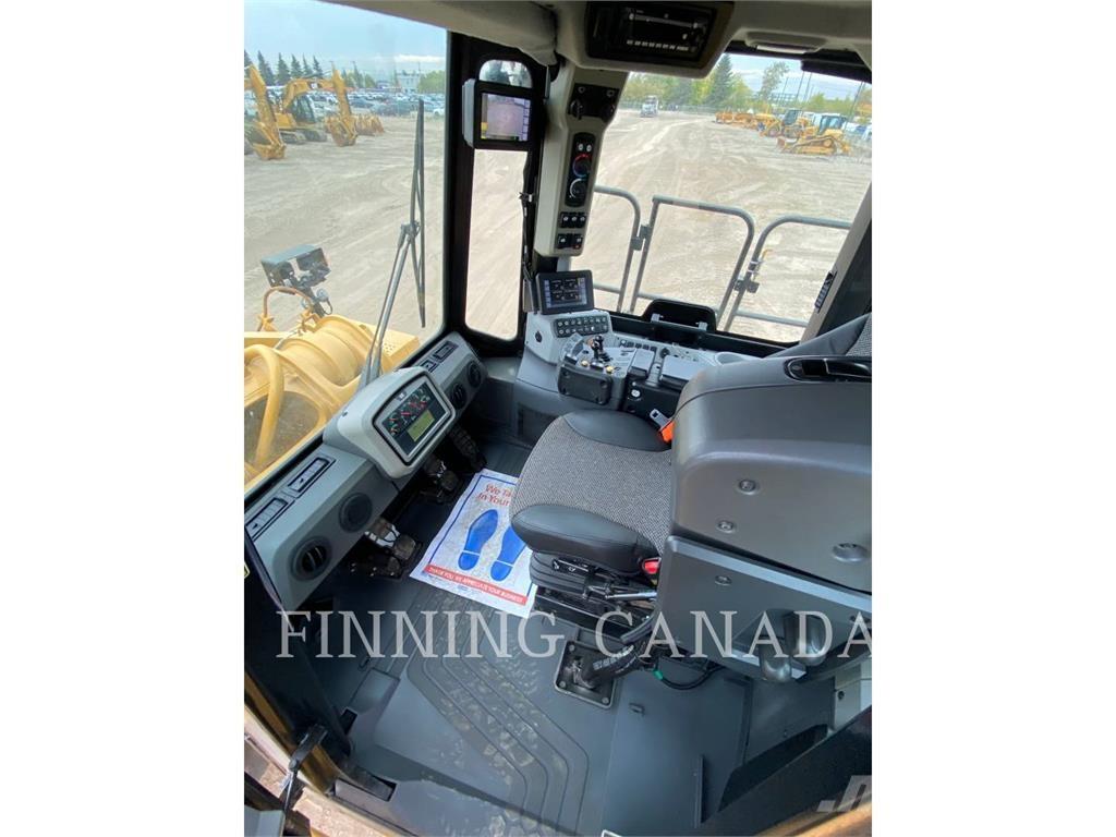 CAT 988K Pale gommate