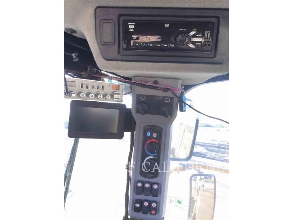 CAT 988K Pale gommate