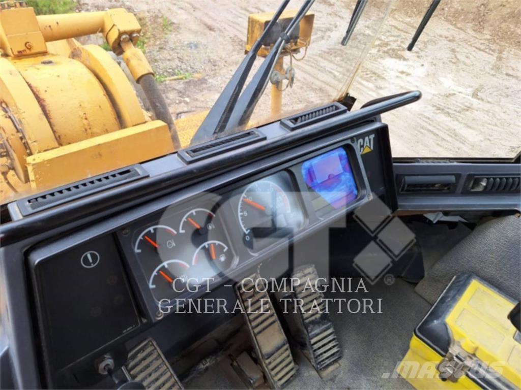 CAT 992G Pale gommate