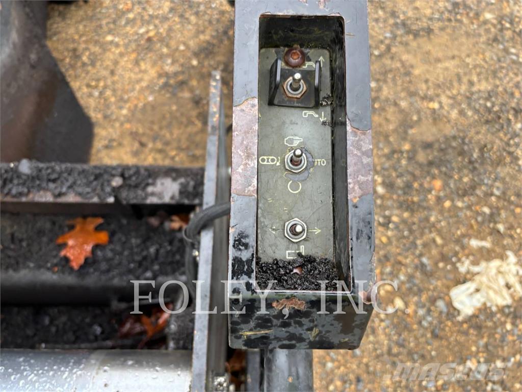 CAT AP-655D Finitrici