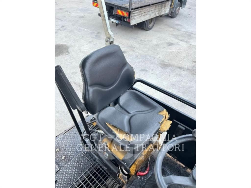 CAT AP300 Finitrici