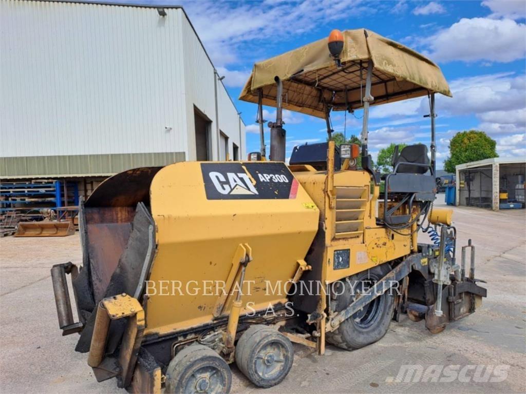 CAT AP300 Finitrici