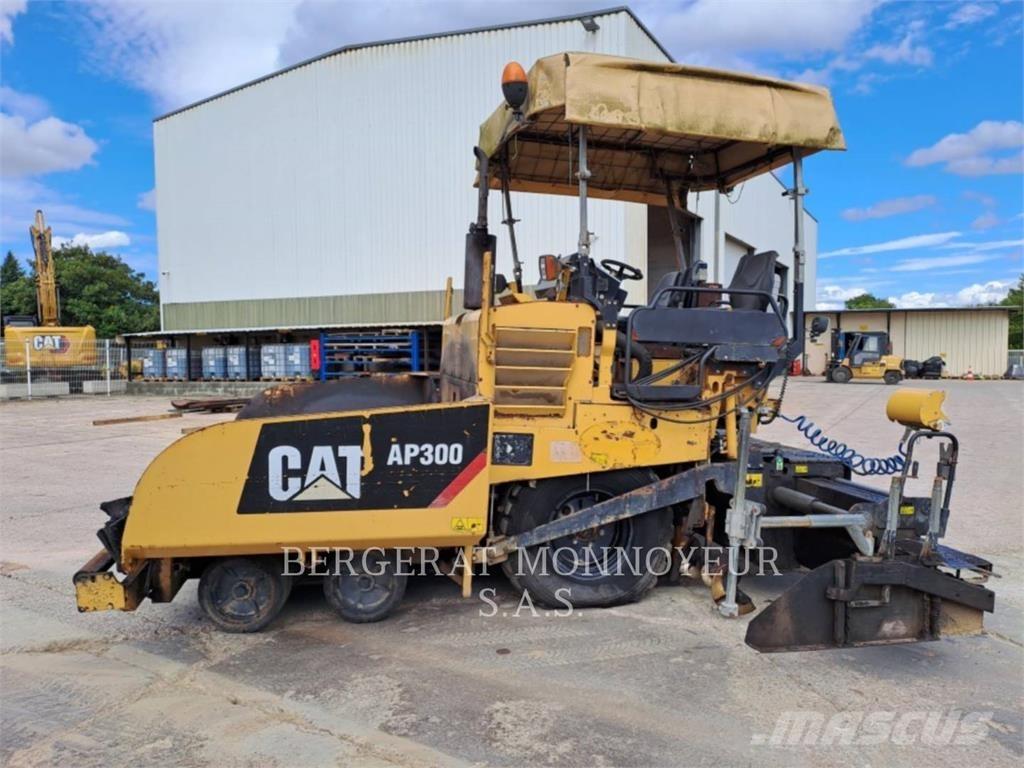 CAT AP300 Finitrici