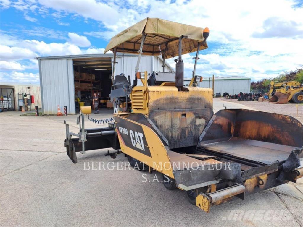 CAT AP300 Finitrici