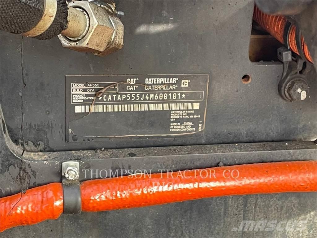 CAT AP555 Finitrici