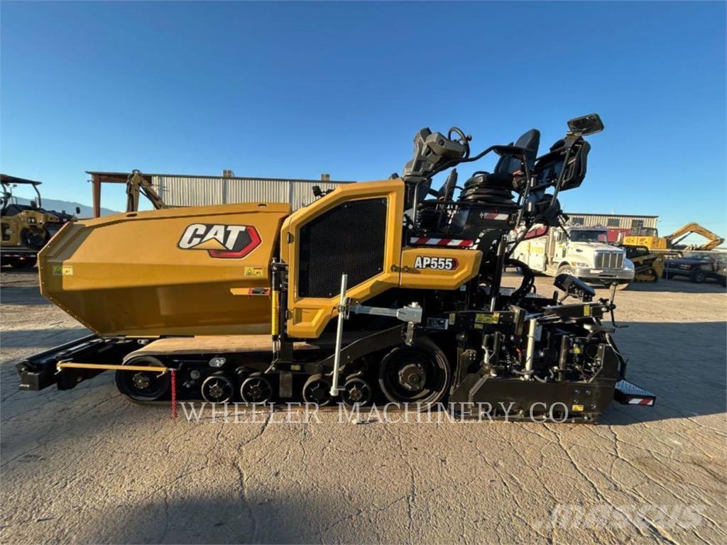 CAT AP555 Finitrici