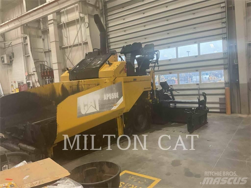 CAT AP555E Finitrici