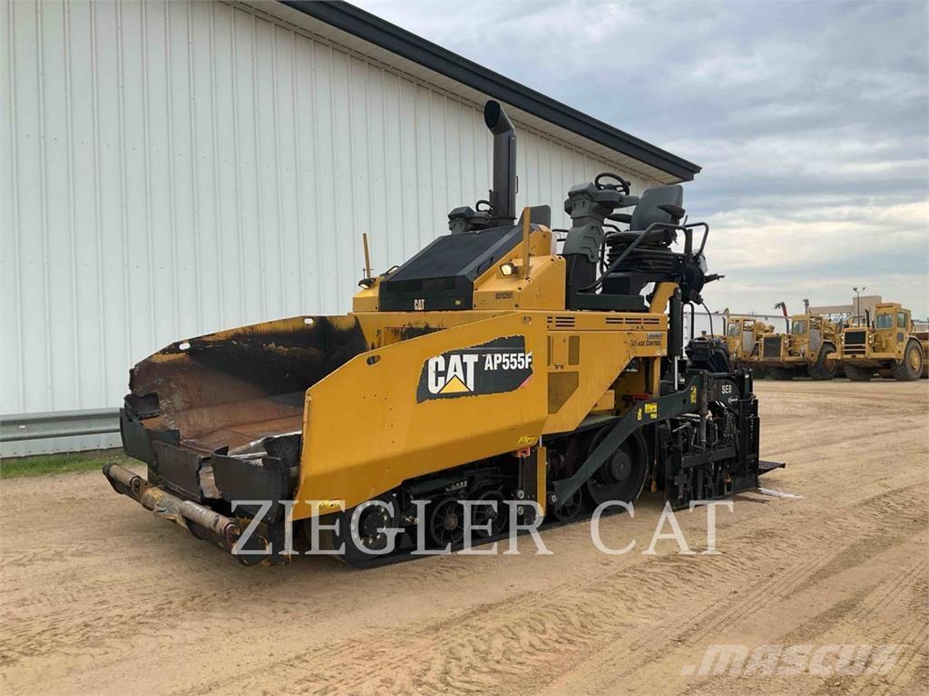 CAT AP555F Finitrici