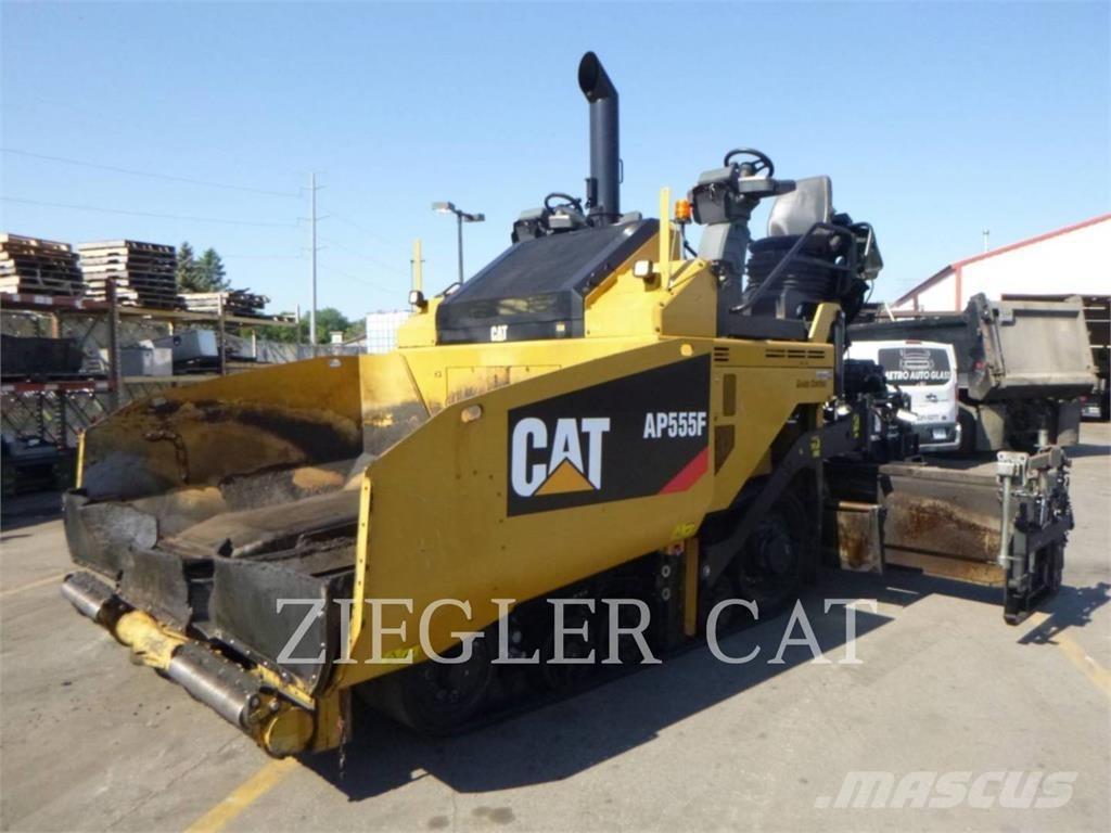 CAT AP555F Finitrici
