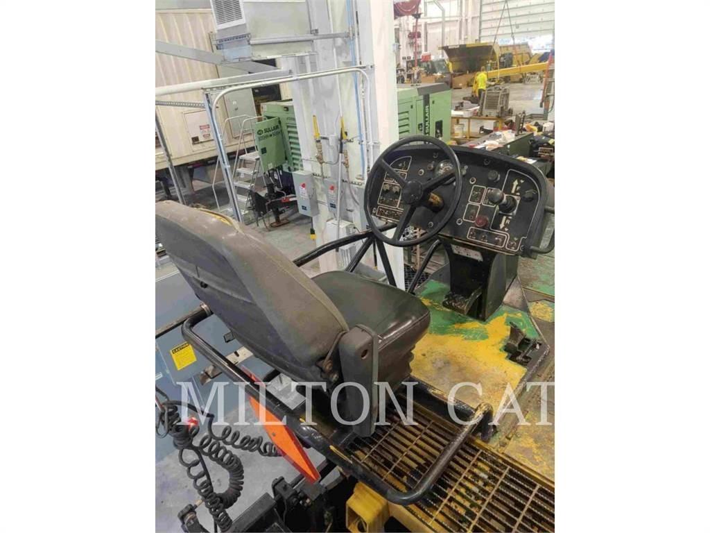 CAT BG-2455D Finitrici