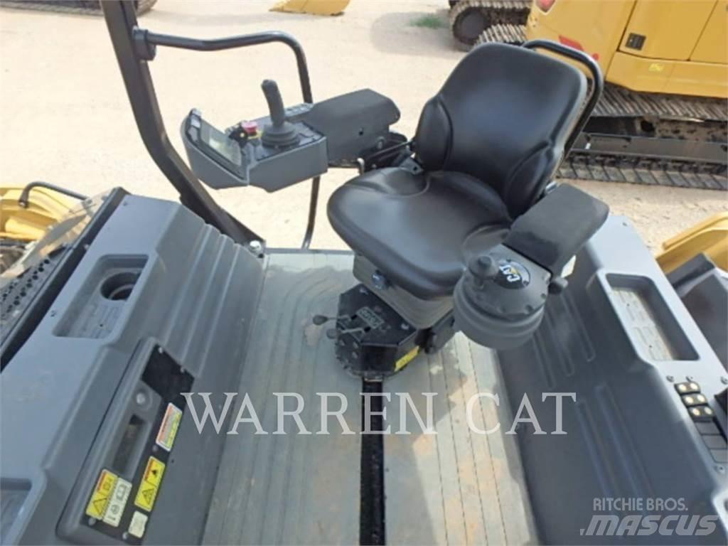 CAT CB13 Finitrici
