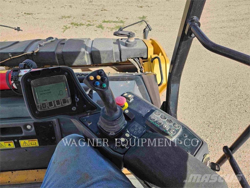 CAT CB16 Finitrici