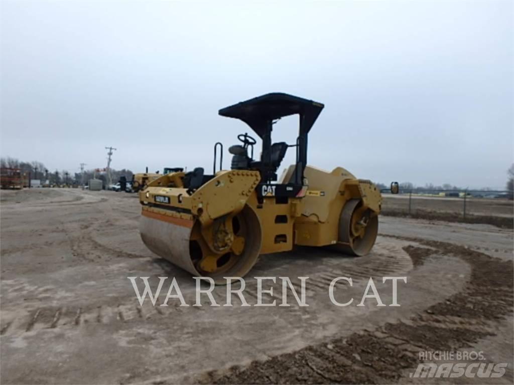 CAT CB64 Finitrici