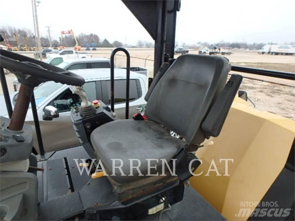 CAT CB64 Finitrici