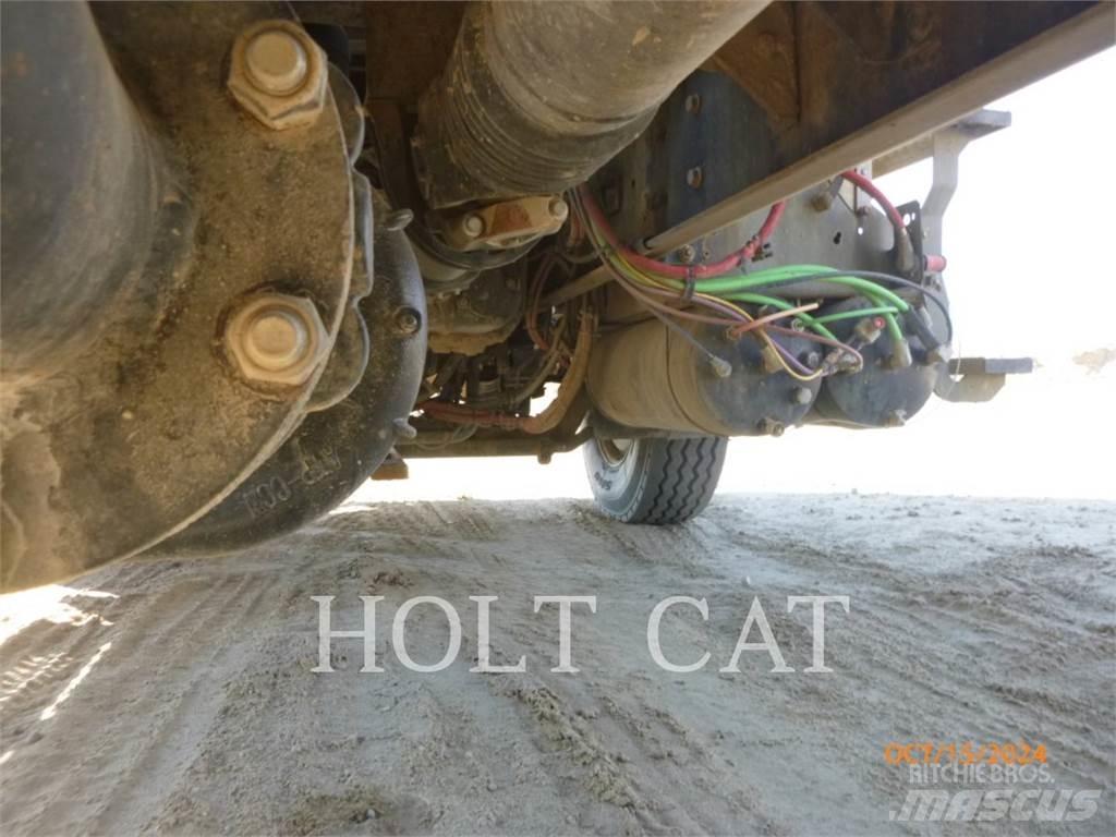 CAT CT660S SBA 6X4 Cisterna