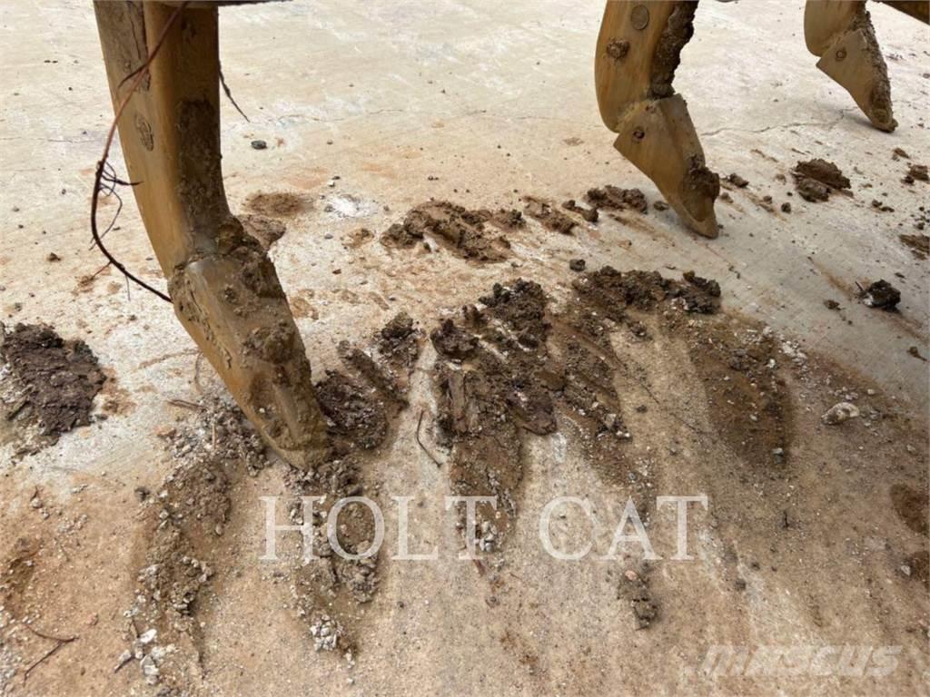 CAT D6 XE Pale gommate