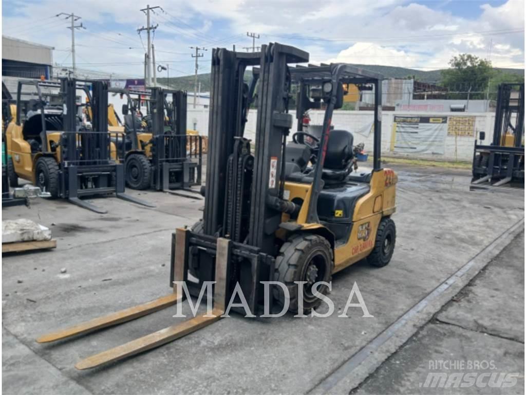 CAT LIFT TRUCKS DP30NM Carrelli elevatori diesel