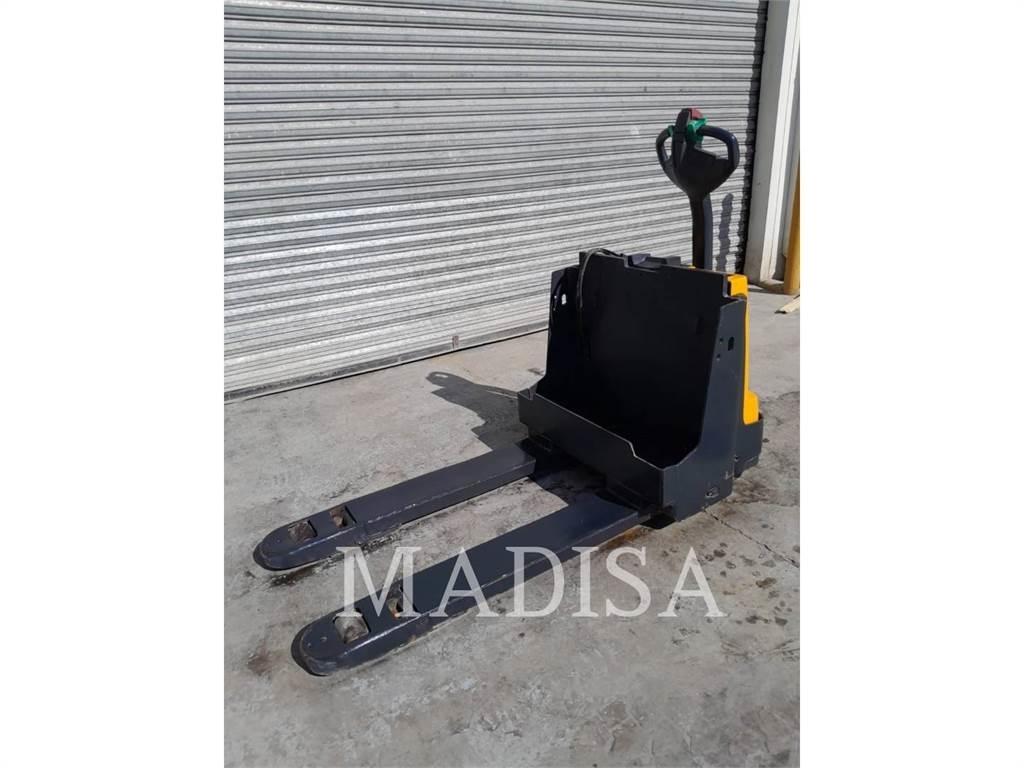 CAT LIFT TRUCKS EJE120E Golf cart