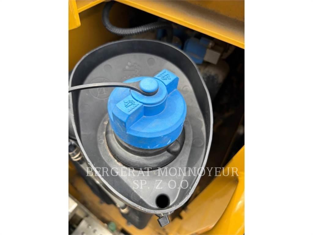 CAT M318 Escavatori gommati