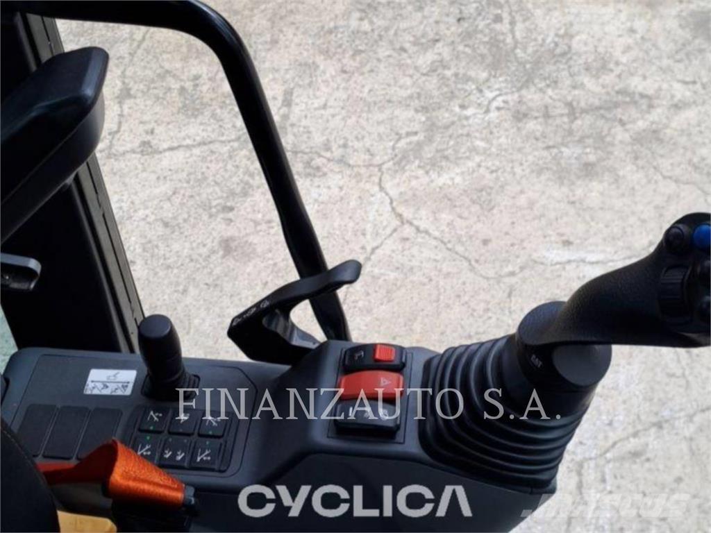 CAT M318 Escavatori gommati