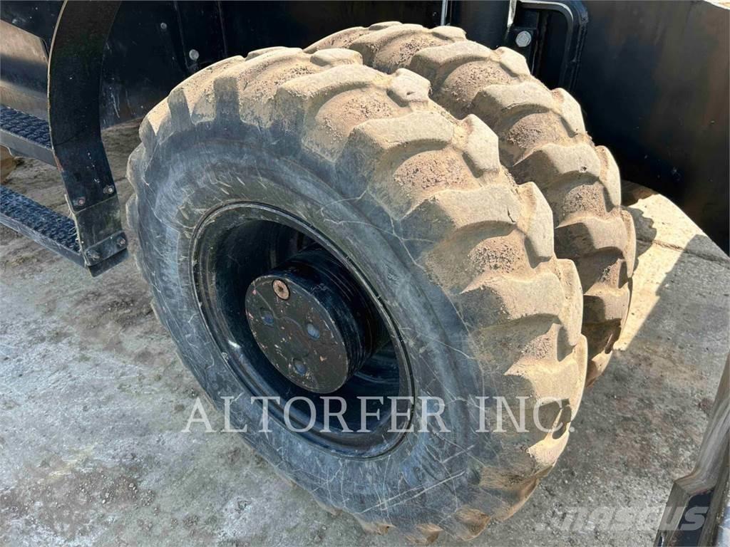 CAT M320 Escavatori gommati