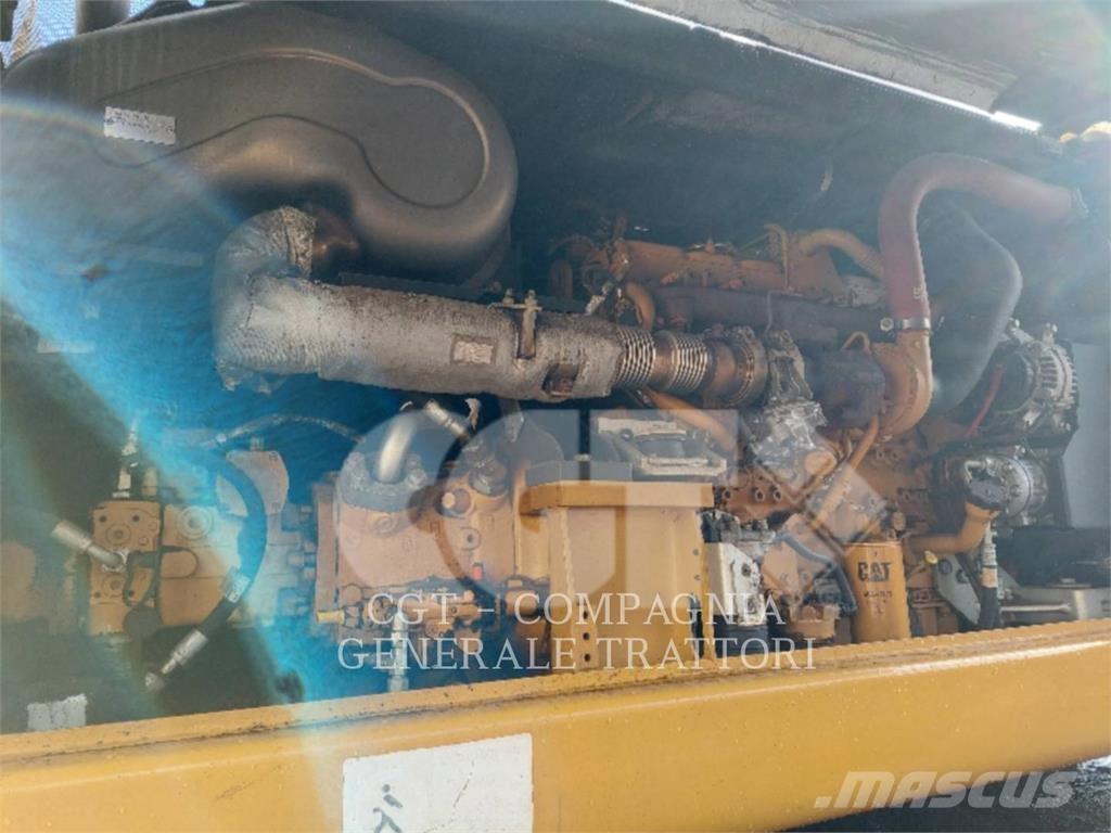 CAT MH 3024 Escavatori gommati