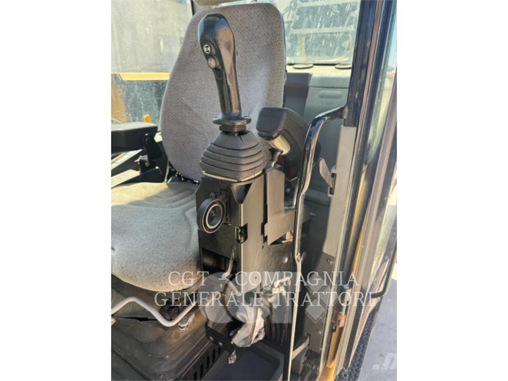CAT MH3024 Escavatori gommati