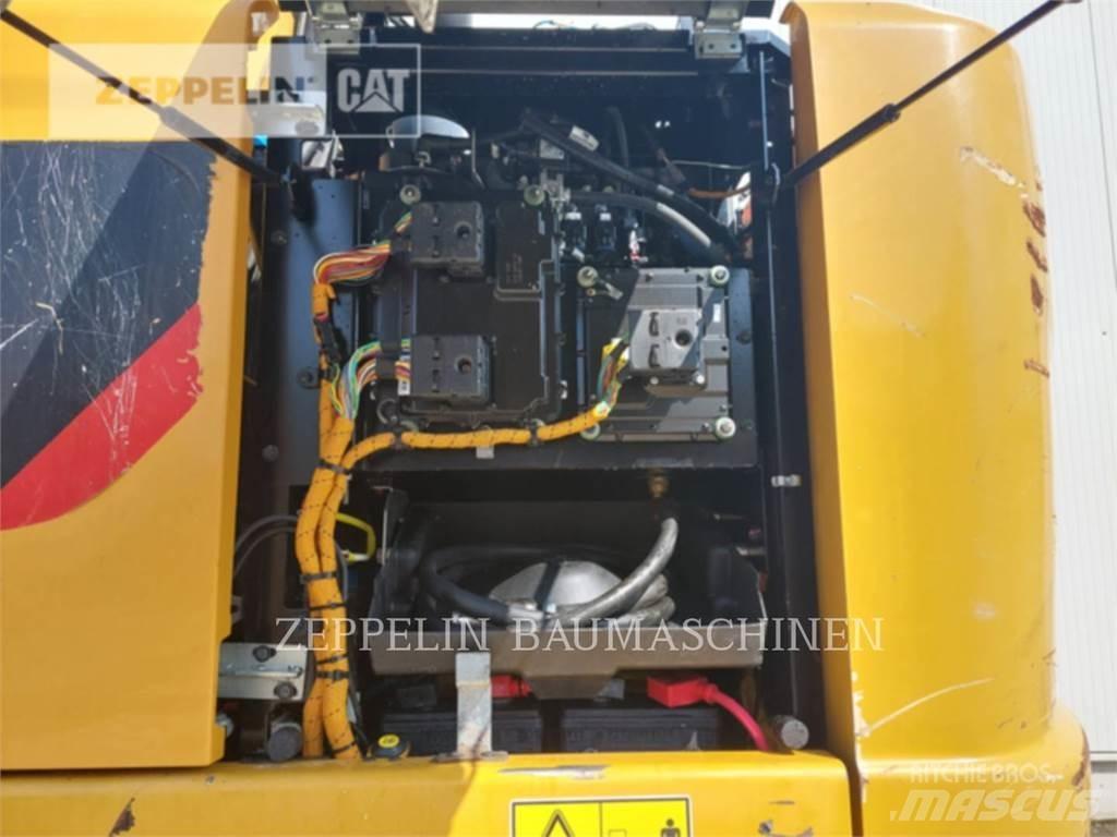 CAT MH3024-06C Escavatori da demolizione