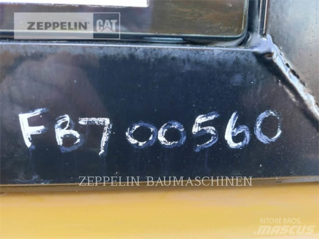 CAT MH3024-06C Escavatori da demolizione