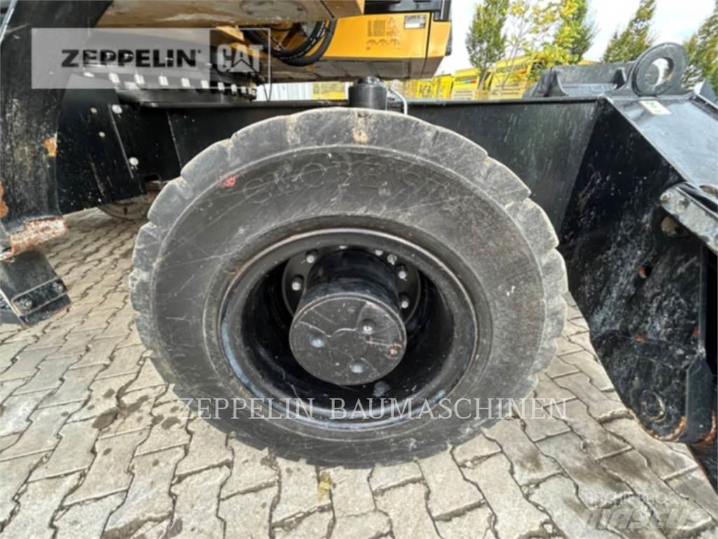 CAT MH3024-06C Escavatori da demolizione