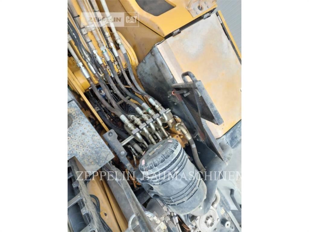 CAT MH3024-06C Escavatori da demolizione