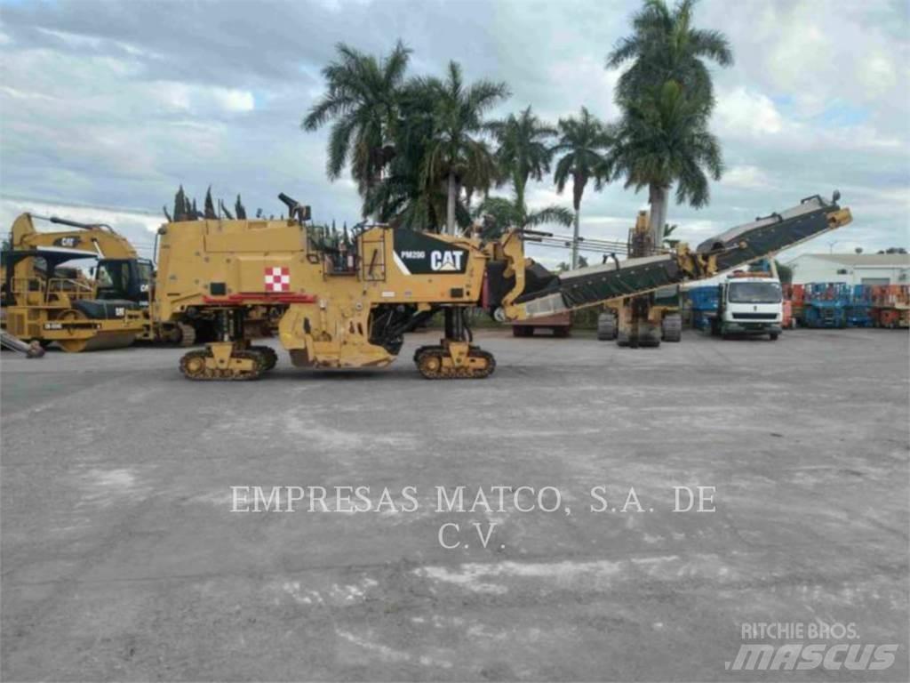CAT PM-200 Fresa a freddo per asfalto