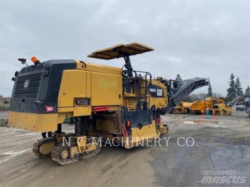 CAT PM825 Finitrici