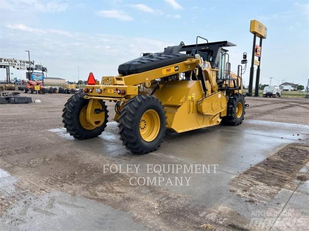 CAT RM400-01 Finitrici
