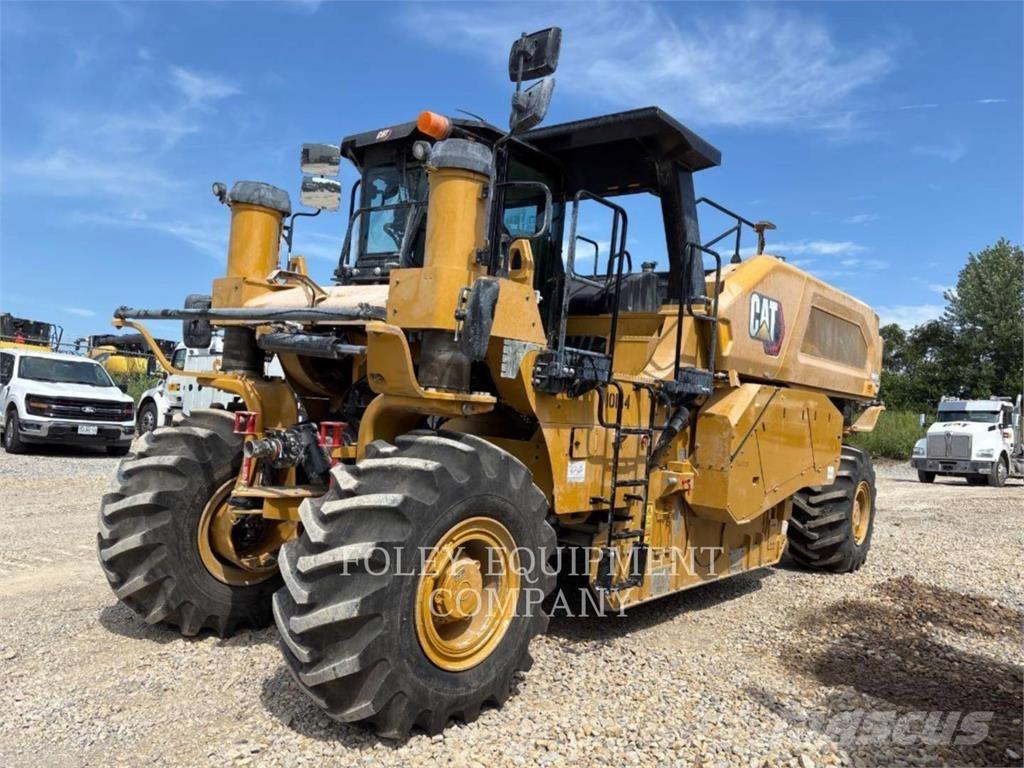 CAT RM600-01 Finitrici