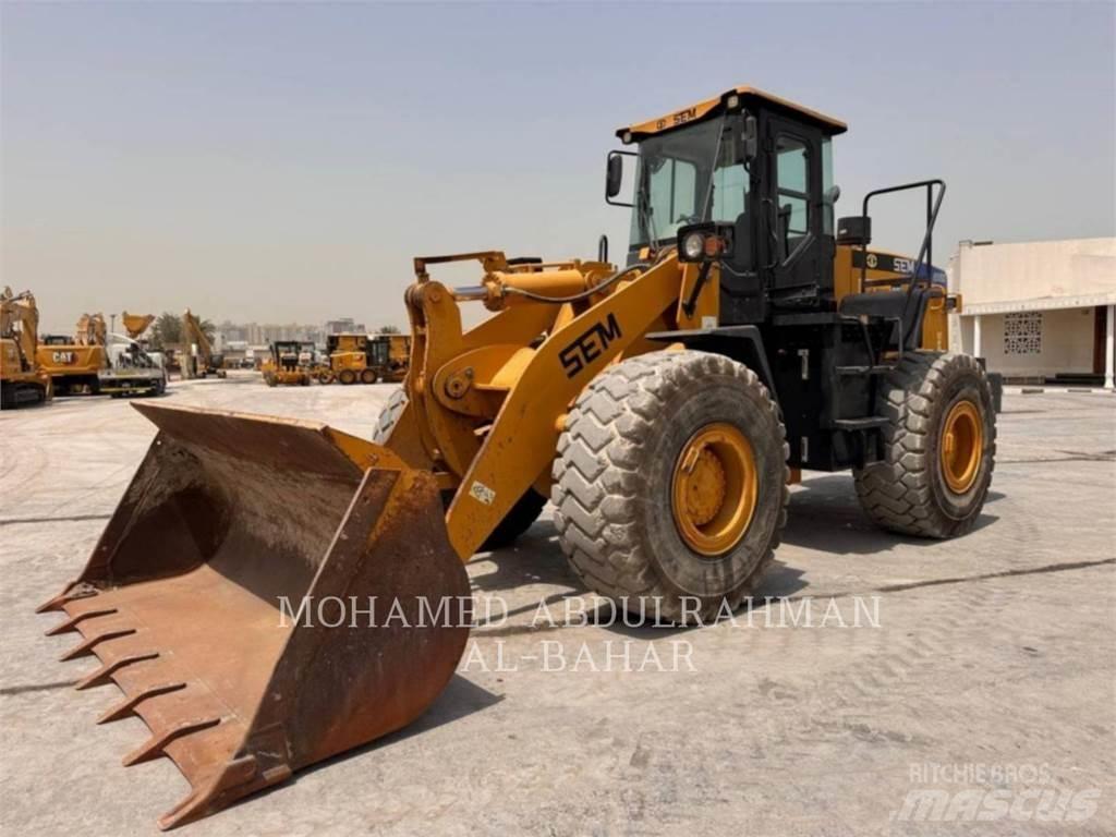CAT SEM655D Pale gommate