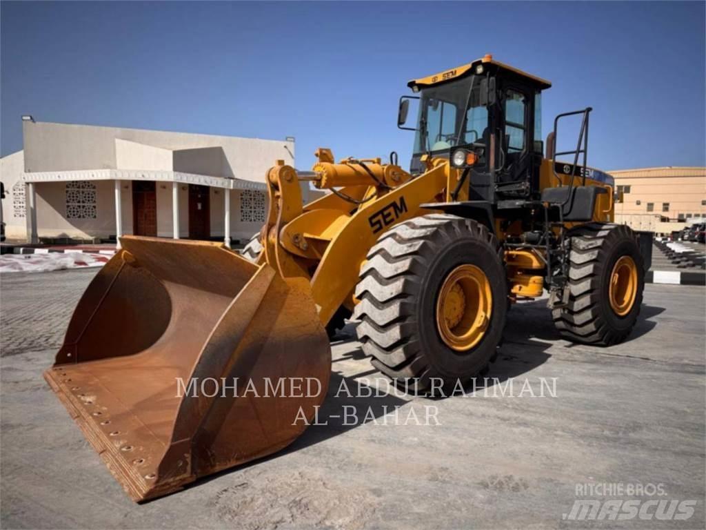 CAT SEM660D Pale gommate