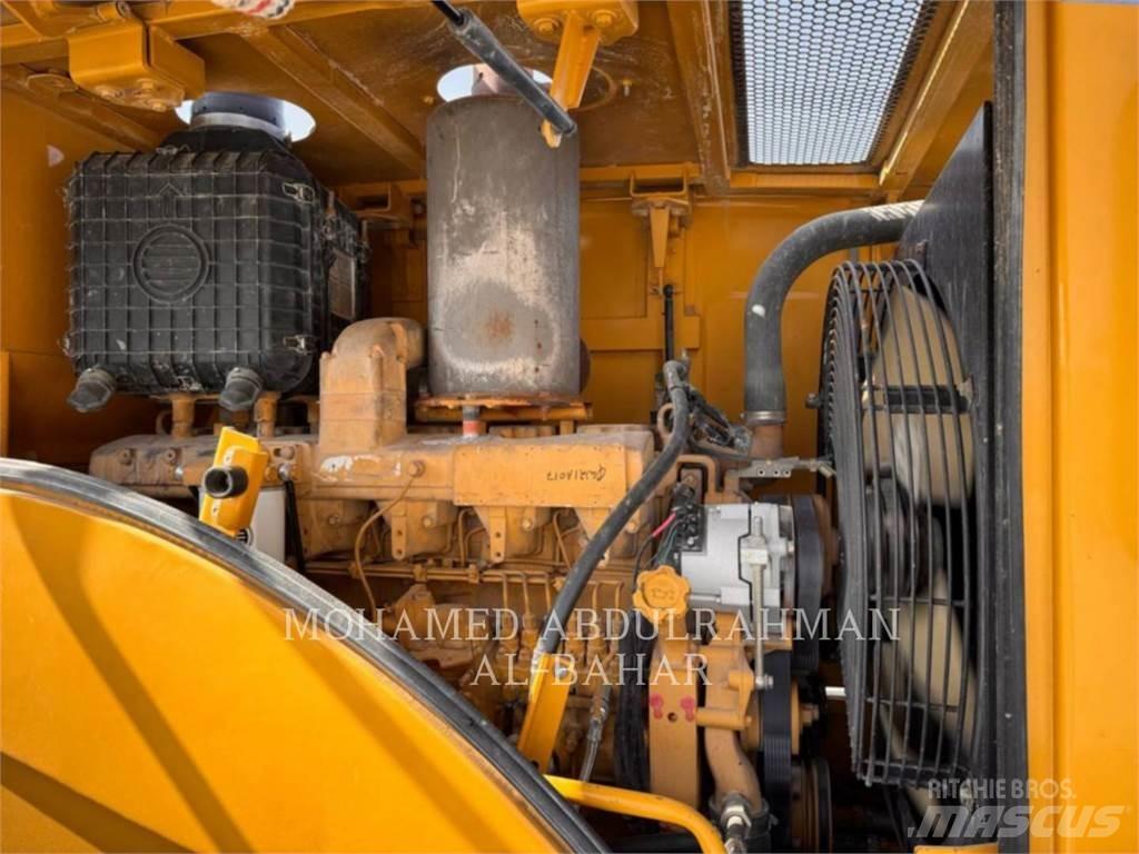 CAT SEM660D Pale gommate