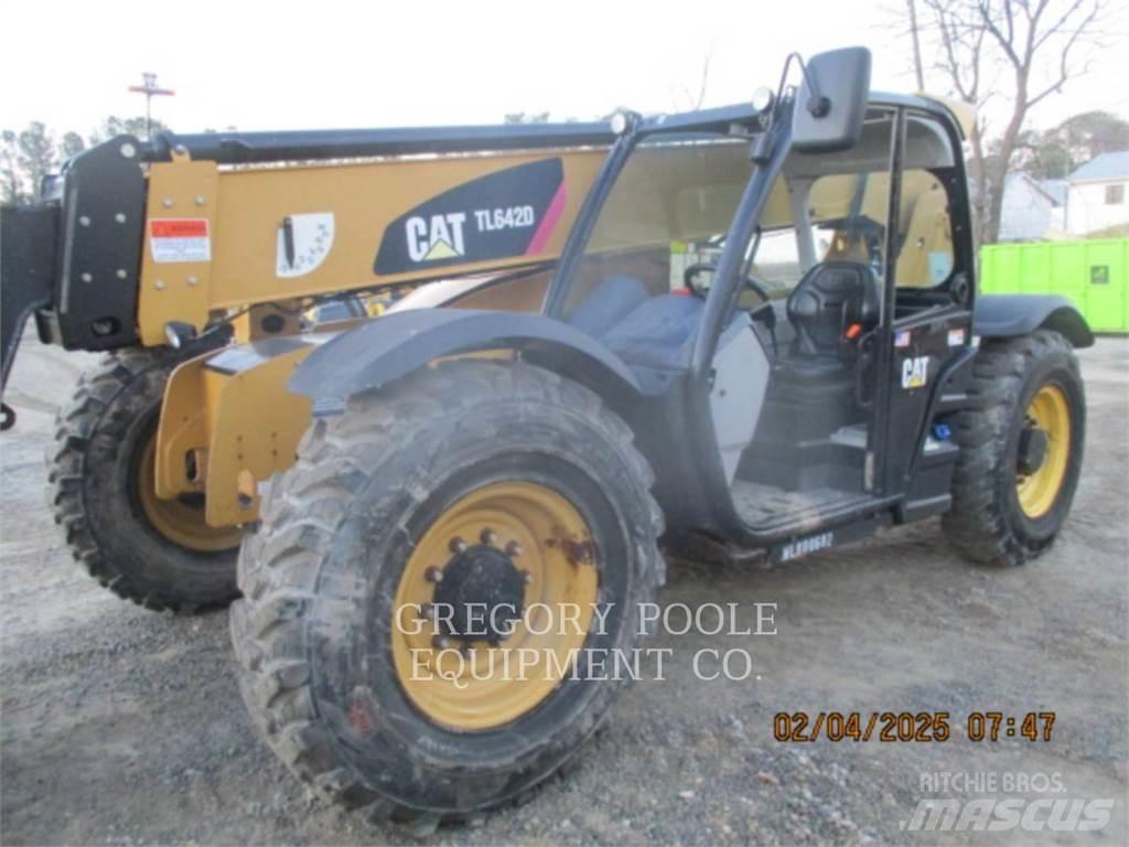 CAT TL642D Sollevatori telescopici