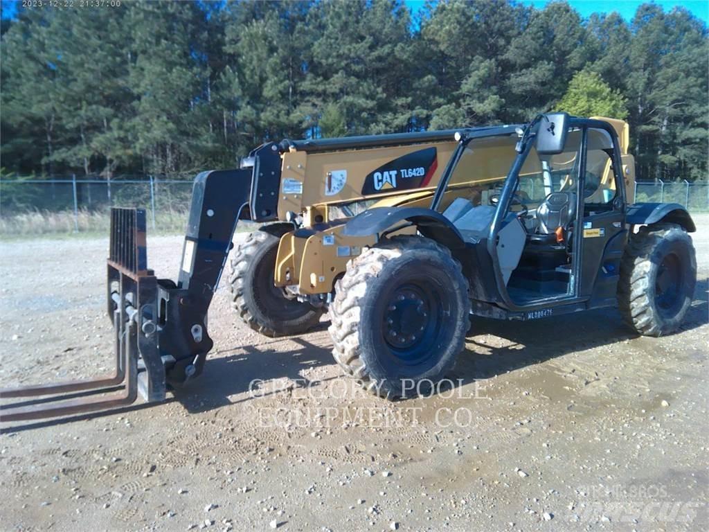 CAT TL642D Sollevatori telescopici
