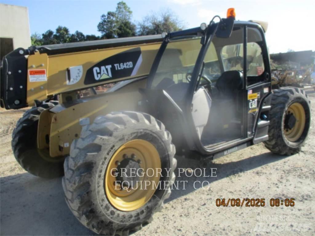 CAT TL642D Sollevatori telescopici