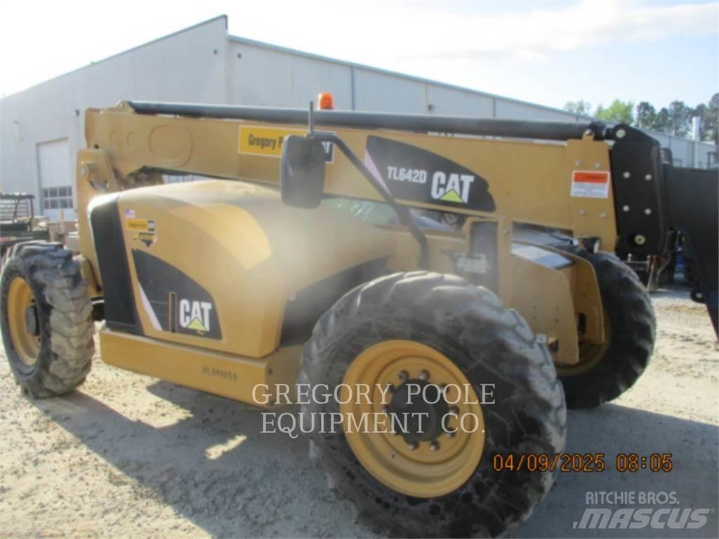 CAT TL642D Sollevatori telescopici