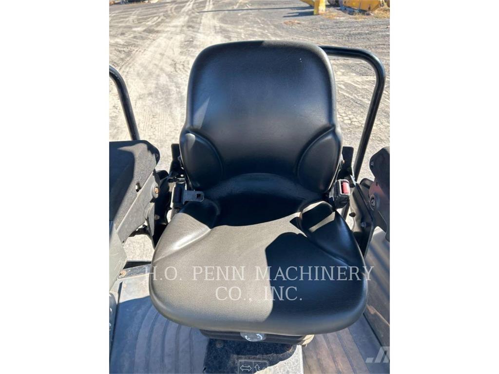  CB7 Compattatori da suolo