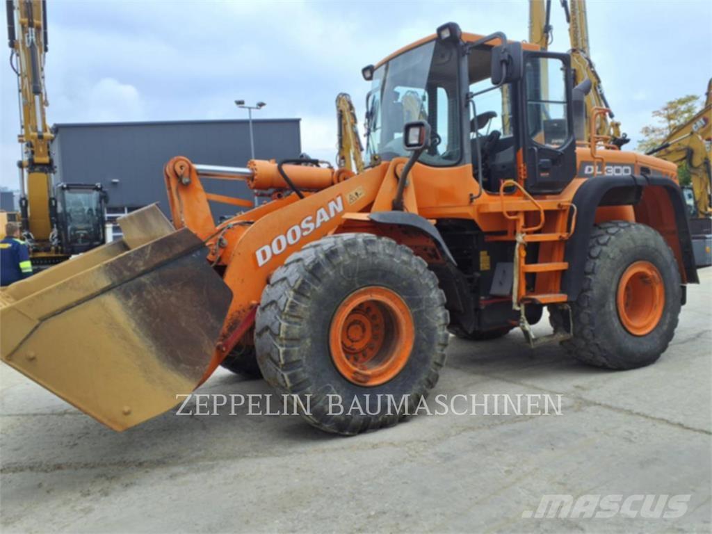 Doosan DL300 Pale gommate