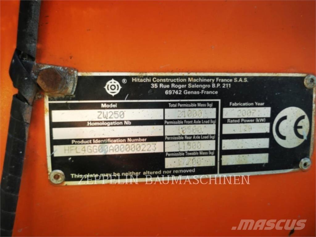 Hitachi ZW250 Pale gommate