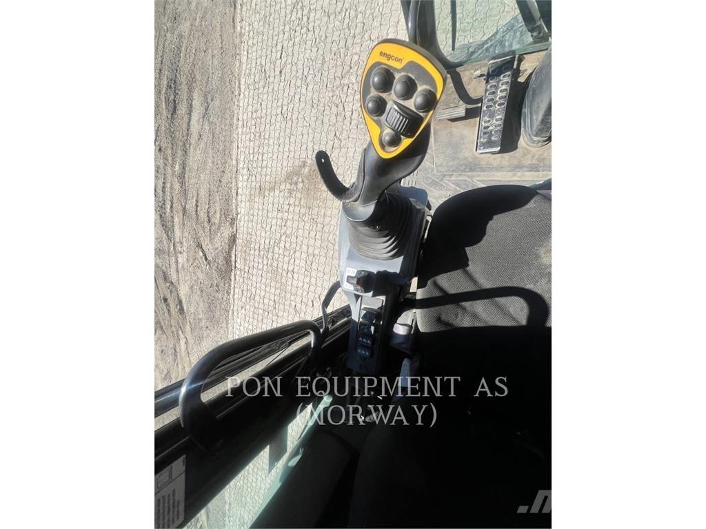 Hitachi ZX135W Escavatori gommati